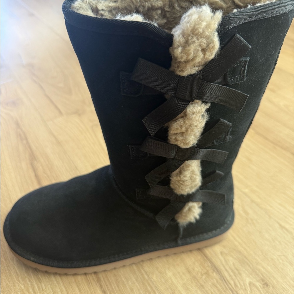 Kookaburra by UGG Black Winter Boots with Tan Fur